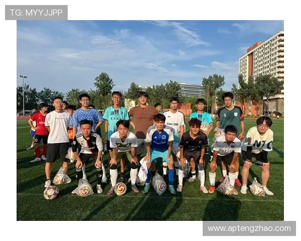 足球星女生逐梦绿茵场闪耀青春与热血拼搏的励志故事